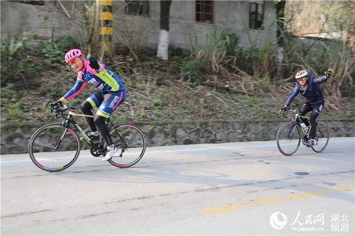 秭歸百名戶(hù)外運(yùn)動(dòng)愛(ài)好者壩區(qū)迎新賽跑 組圖