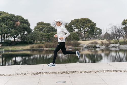 對戶外運動人士來說哪款藍(lán)牙耳機性價比更高 骨傳導(dǎo)頭部品牌韶音發(fā)布的openrun air耳機怎么樣